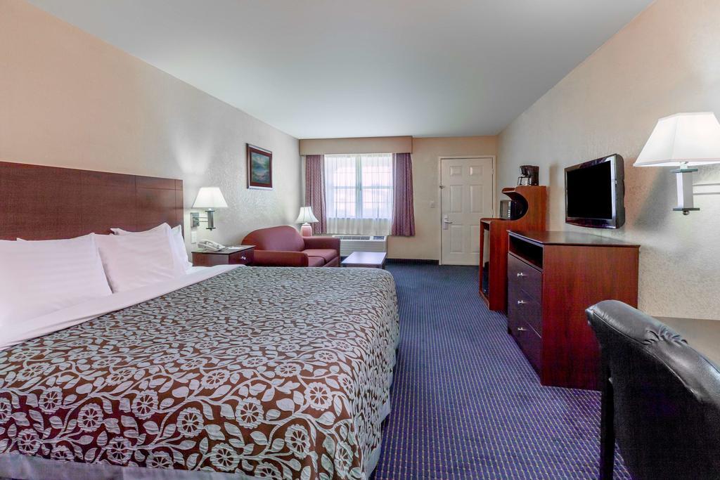 Days Inn Gun Barrel City エクステリア 写真