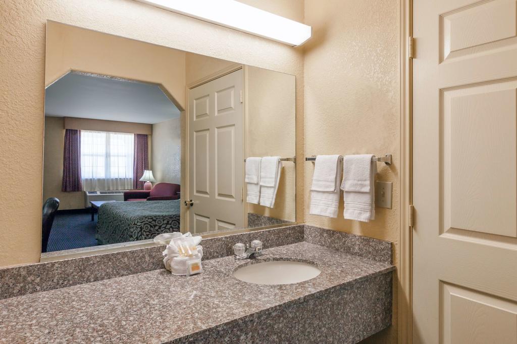 Days Inn Gun Barrel City エクステリア 写真